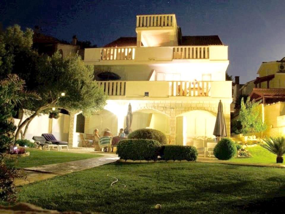 Apartment Doni